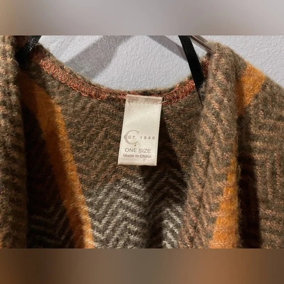 C Est. 1946 OS One Size Plaid Poncho Frayed hem Melon / Harvest Colors - Picture 4 of 6